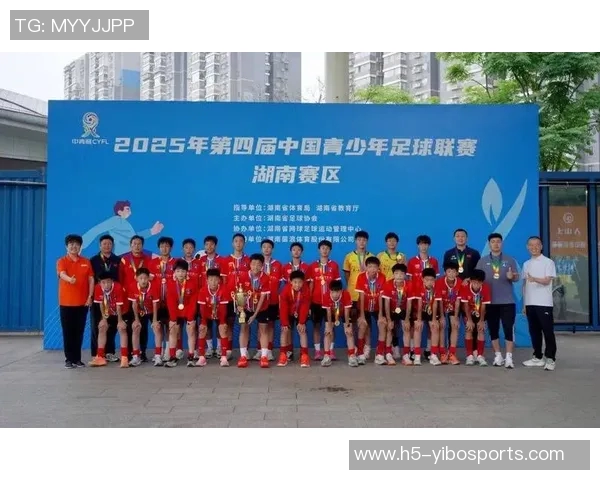 激情四溢的绿茵场上足球宣传片带你领略无与伦比的精彩瞬间与团队精神