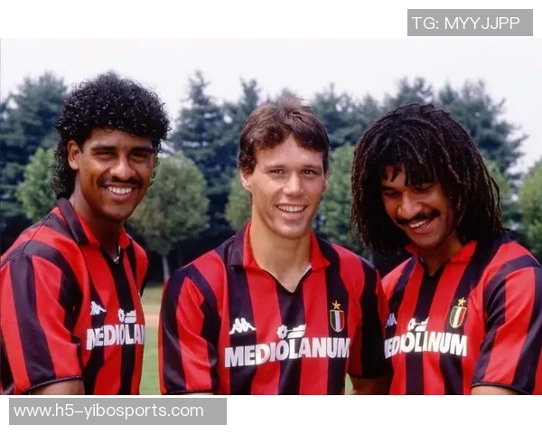 足球上帝的传奇之路：从绿茵场到无数球迷心中的永恒偶像